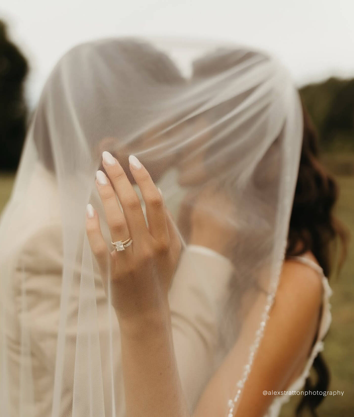 Сouple wearing a white gown and a white suit